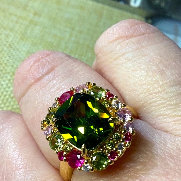 unbranded Jewelry - Gold Olivine & Multi Color Stones Ring